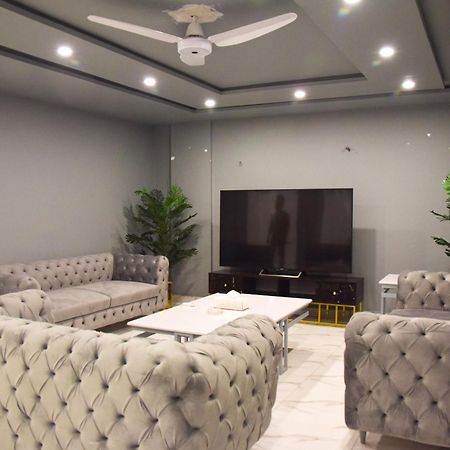 Luxe Suites Bahria Town Лахор Екстериор снимка