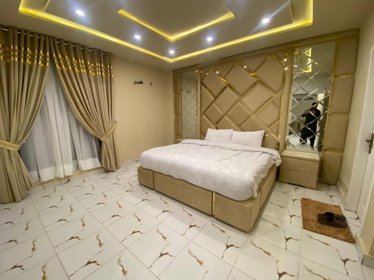 Luxe Suites Bahria Town Лахор Екстериор снимка