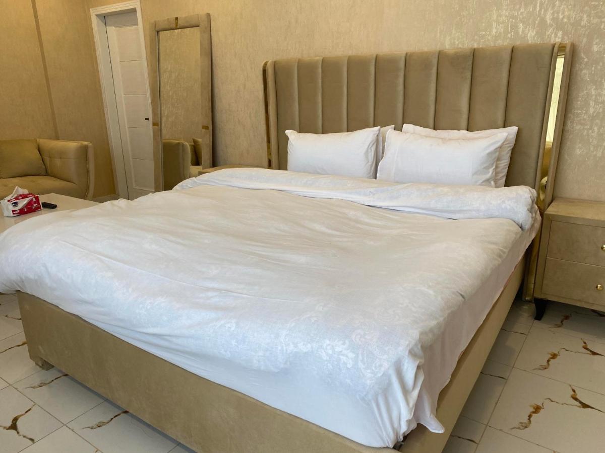 Luxe Suites Bahria Town Лахор Екстериор снимка