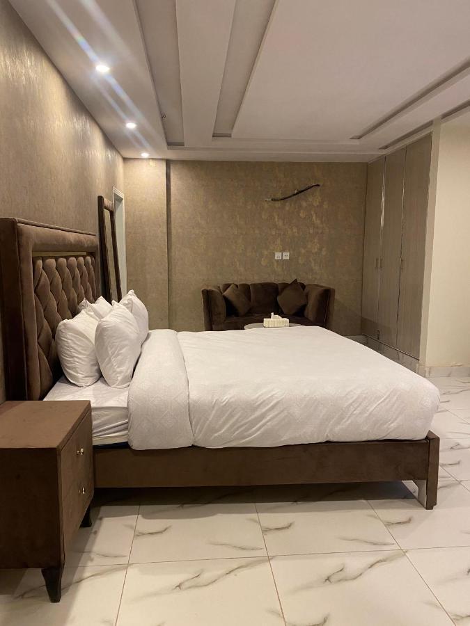 Luxe Suites Bahria Town Лахор Екстериор снимка