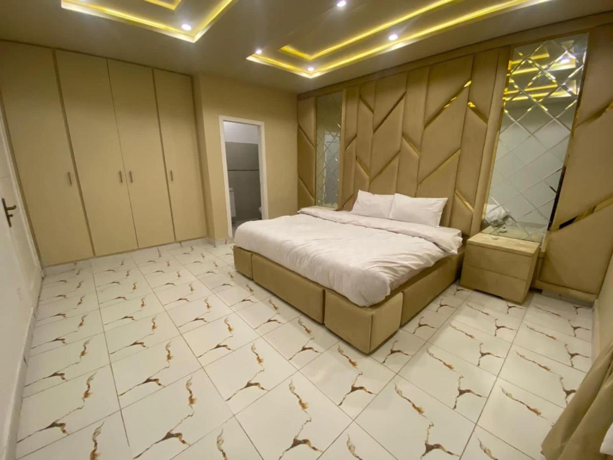 Luxe Suites Bahria Town Лахор Екстериор снимка