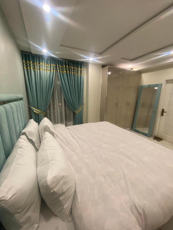 Luxe Suites Bahria Town Лахор Екстериор снимка