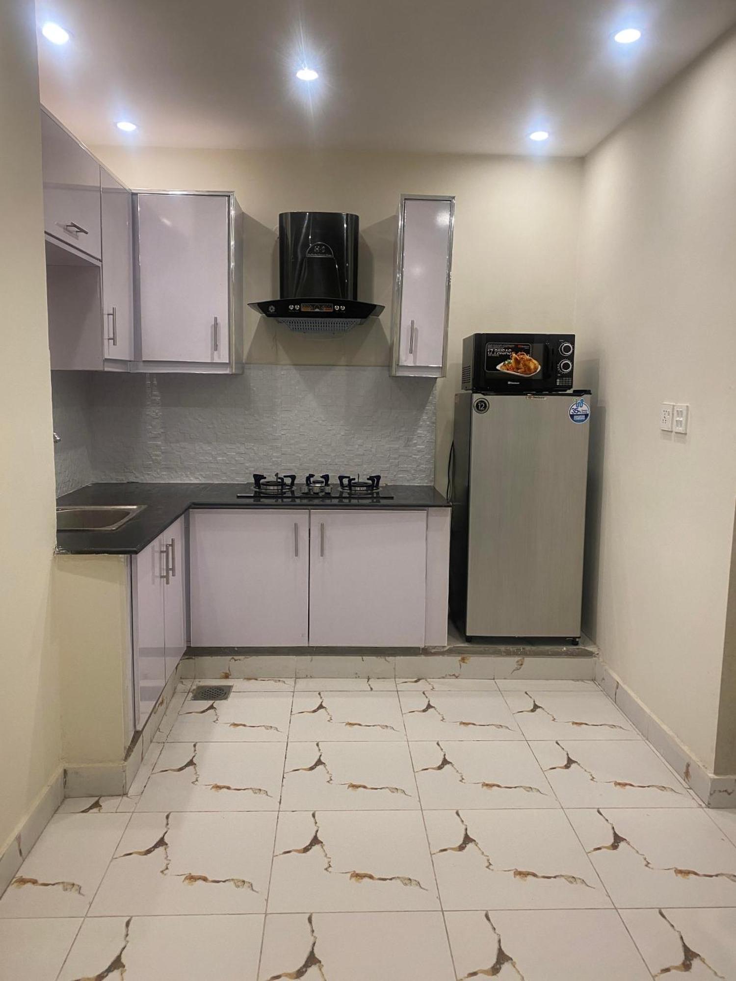 Luxe Suites Bahria Town Лахор Екстериор снимка