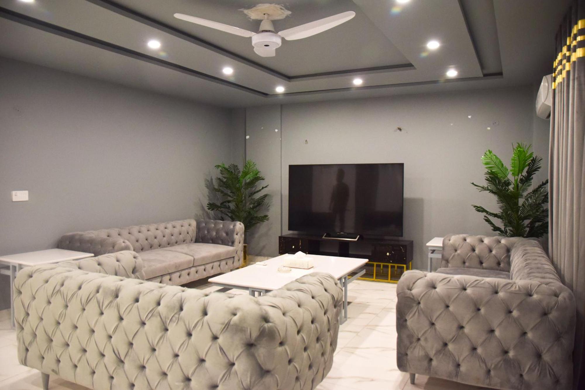 Luxe Suites Bahria Town Лахор Екстериор снимка